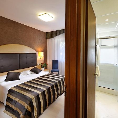Hotel Eros Lignano Sabbiadoro Exterior photo