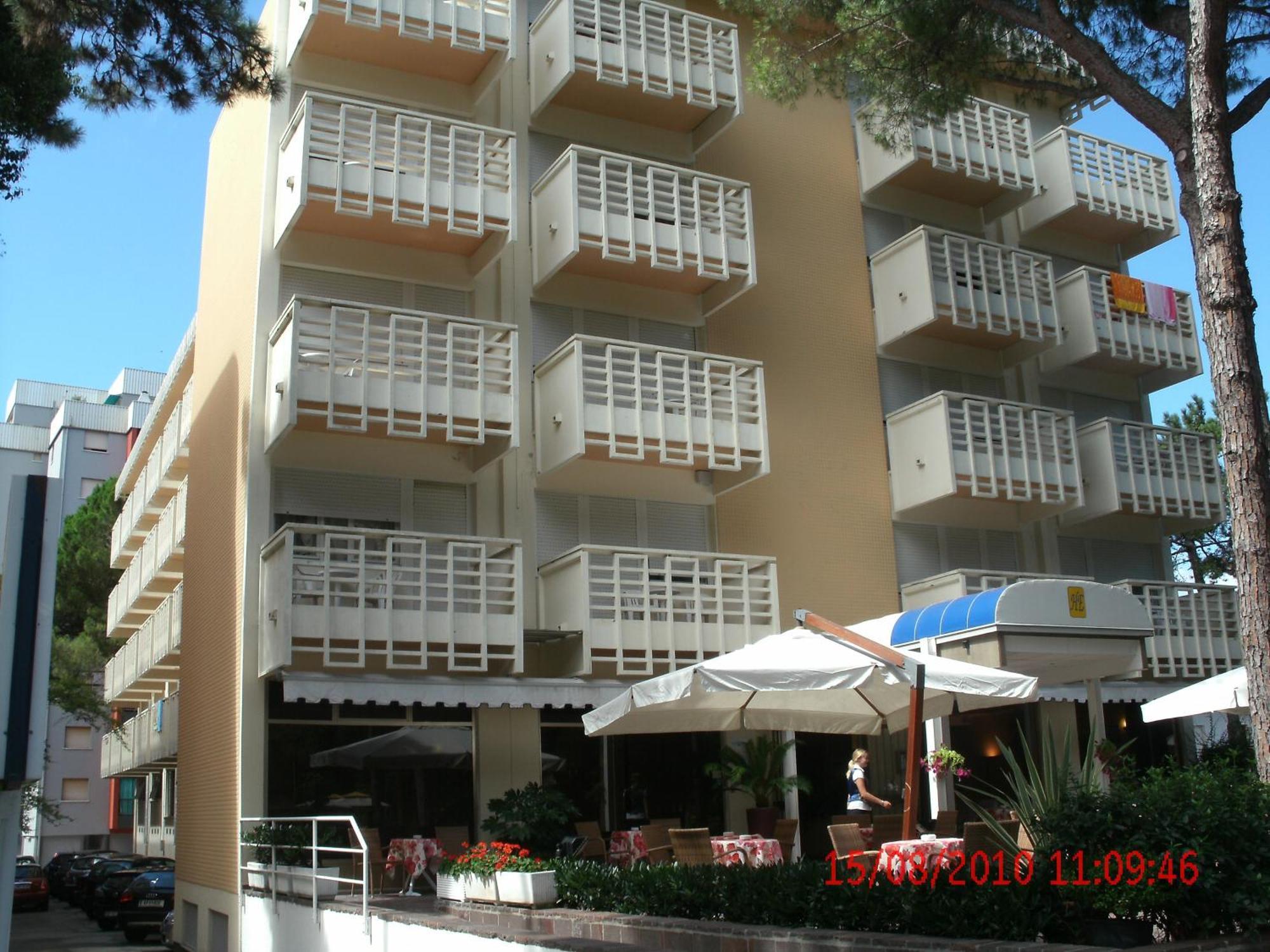 Hotel Eros Lignano Sabbiadoro Exterior photo