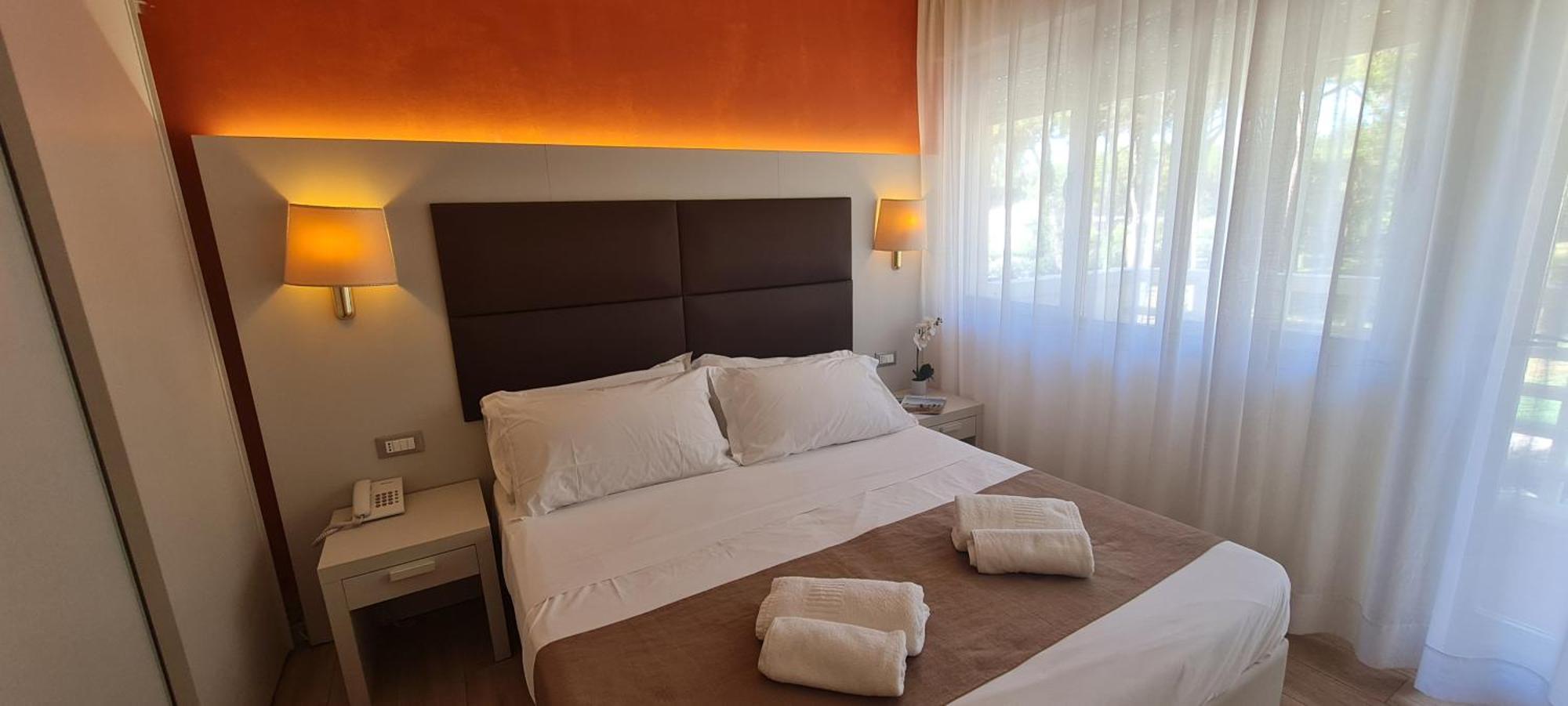 Hotel Eros Lignano Sabbiadoro Exterior photo
